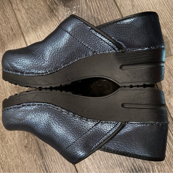 Women’s sanita metallic blue slip on clogs - Picture 4 of 8